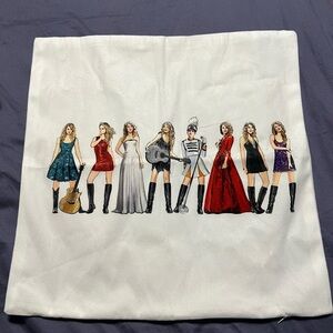 Set of 2 brand new Taylor swift square pillow covers